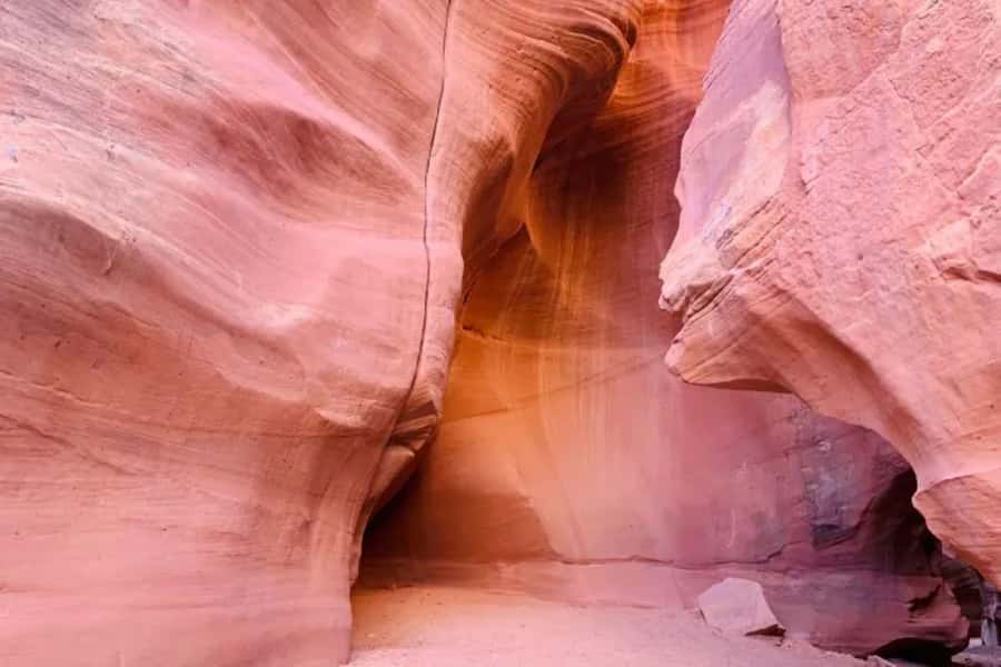 Antelope Valley: Ligai Si Anii Canyon Hiking Tour - The route: the 30-yard approach and the canyon entrance