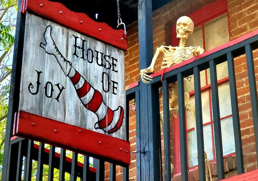 From Sedona: Jerome and Tuzigoot National Monument Day Trip - The stop-and-shop part: lunch on your own and smart browsing in Jerome