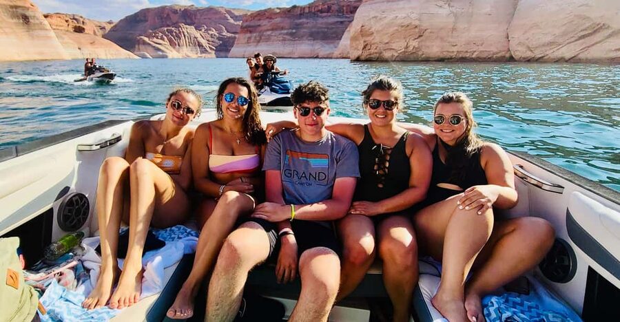 Lake Powell: Antelope Canyon 2-Hour Photo Boat Tour - Lake Powell Cruise: The First 15 Minutes Sets the Pace