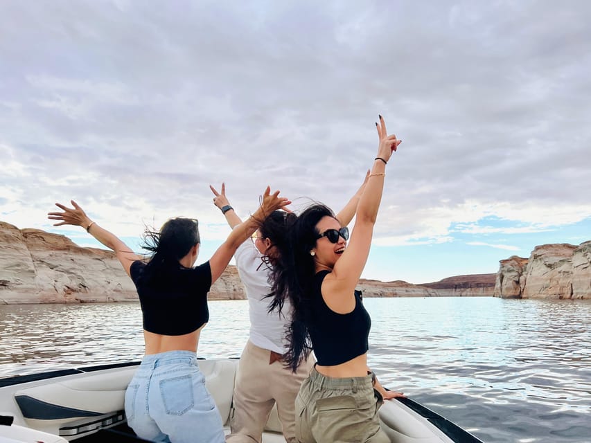 Lake Powell: Antelope Canyon 2-Hour Photo Boat Tour - Antelope Canyon: Your 1-Hour Window for Photos, Poses, and Quiet Wonder