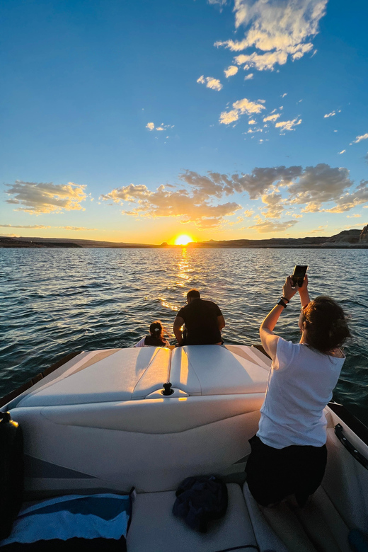 Lake Powell: Antelope Canyon 2-Hour Photo Boat Tour - The Seasonal Swim in Antelope Canyon (15 Minutes)
