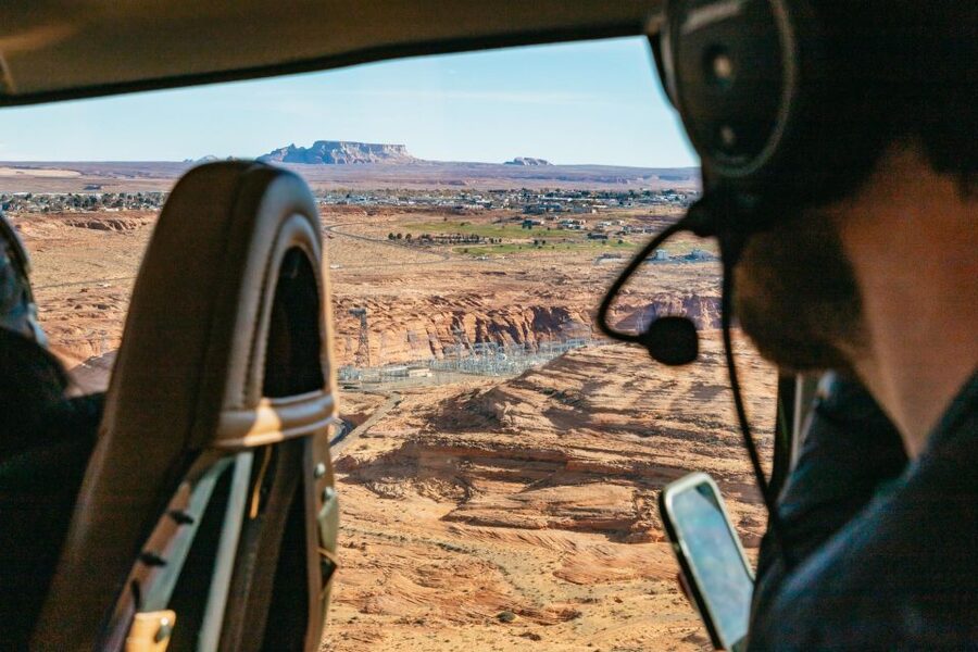 Page: Horseshoe Bend Helicopter Flight & Tower Butte Landing - Lake Powell and Glen Canyon Dam: The Views Pilots Explain
