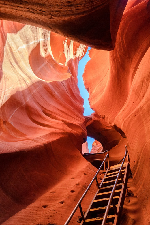 Page: Lower Antelope Canyon Prime-Time Guided Tour - The approach to the slot: fresh air, then stairs