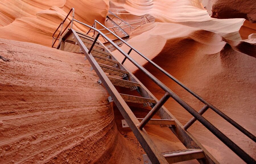 Page: Lower Antelope Canyon Ticket and Guided Hiking Tour - Should You Book Lower Antelope Canyon With a Navajo Guide?