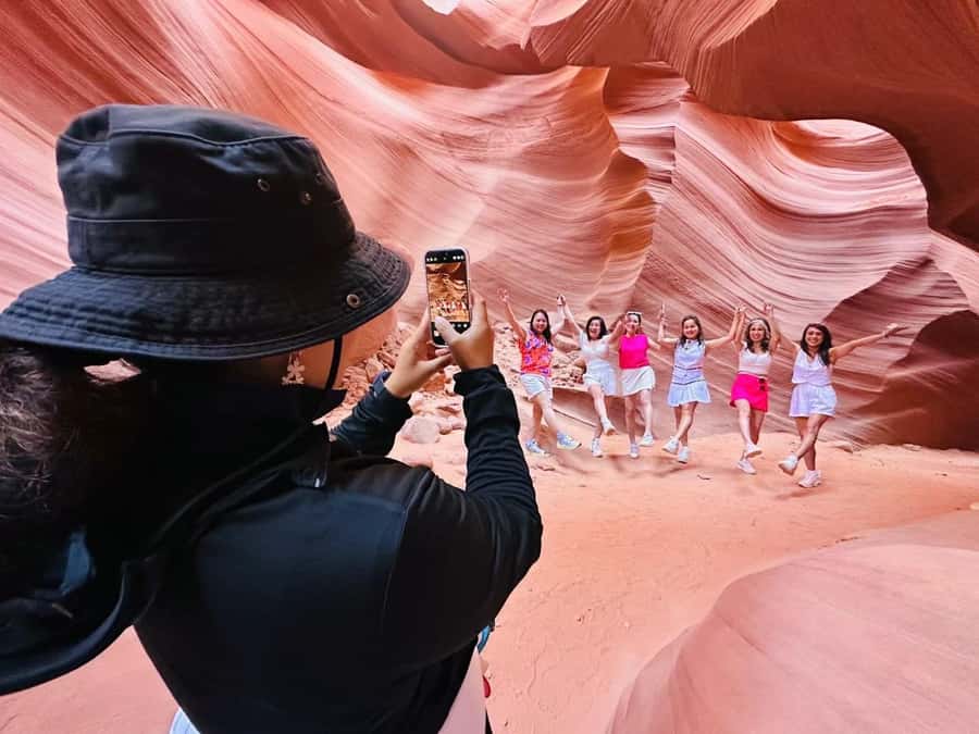 Page: Lower Antelope Canyon Walking Tour with Navajo Guide - What you learn from a Navajo guide (and why it changes the whole tour)