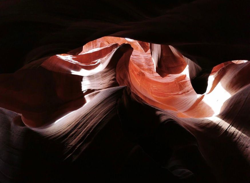 Page: Secret Antelope Canyon Tour - The walk to the entrance: a 300-meter approach with time to reset