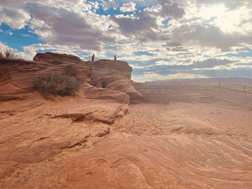 Page: Upper or Lower Antelope Canyon and Horseshoe Bend Tour - Upper vs Lower Antelope Canyon: Which One Fits Your Legs?