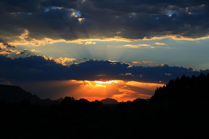 PRIVATE Sedona Jeep Tour Mild 4X4 - Red Rock Panoramic - Mild 4X4 Jeep Touring: What It Actually Feels Like