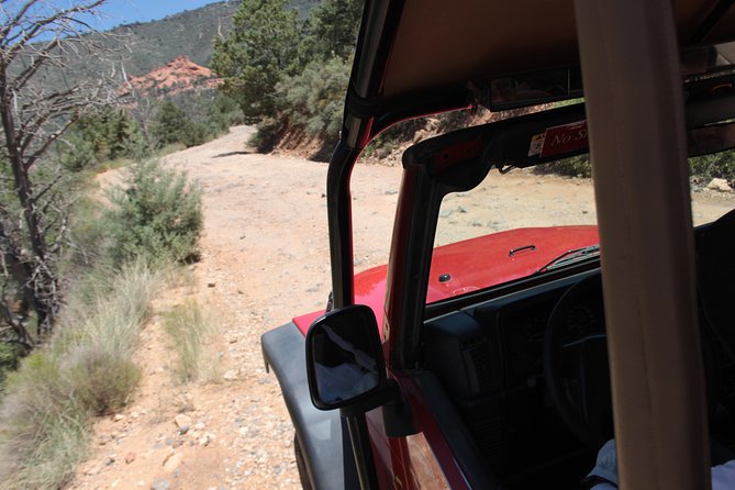 PRIVATE Sedona Jeep Tour Mild 4X4 - Red Rock Panoramic - Comfort Setup: Heated Seats, Water, and How to Dress