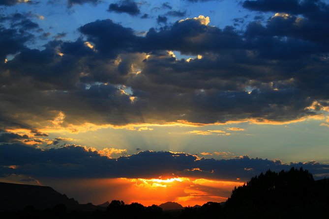 PRIVATE Sedona Jeep Tour On-Road - Highlights of Sedona - Where you start: the check-in at 2900 W State Rte 89A