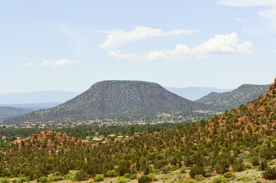 Sedona Day Trip: From Metro Phoenix / Scottsdale - Uptown Sedona: Old-West Shopping Plus Lunch Choices