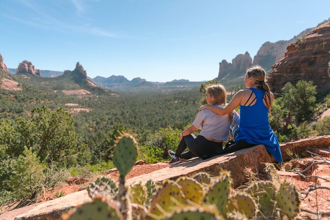 Sedona Easy Hiking Tour with a Private Guide - House of Apache Fires: Helen and Jack Frye, plus a cliffside view