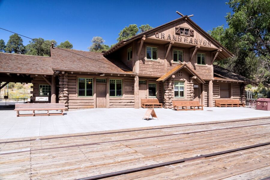 Sedona: Grand Canyon Railway Full-Day Scenic Rail Tour - The Grand Canyon Railway Part: Streamliner Comfort and Live On-Board Entertainers