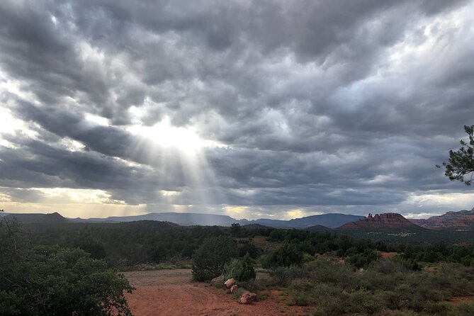 Sedona Highlights Scenic Jeep Tours - A quick Sedona town drive and a focused photo window
