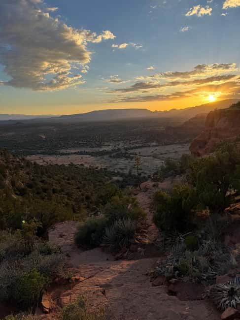 Sedona Night Hike and Stargazing Tour - Stargazing with a laser: seeing constellations without squinting