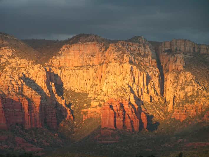 Sedona: PRIVATE Pavement 2-Hour Highlights Jeep Tour - Tlaquepaque arts stop: a change of pace from red rock